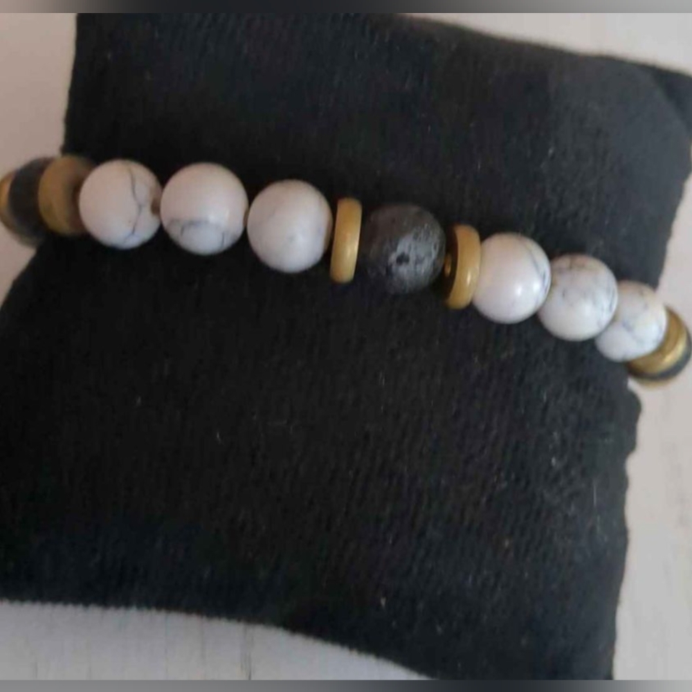 •Howlite Lava Stretch Bracelet
